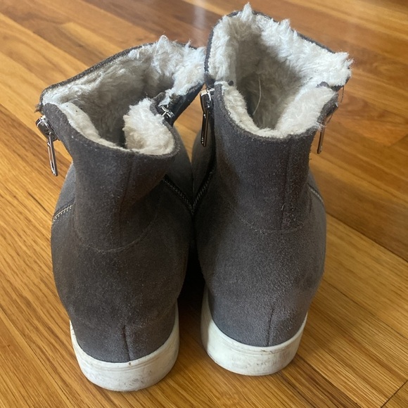 Steve Madden Women’s Fur Lined Slip On Wedge Sneakers Size 7 - Picture 2 of 9